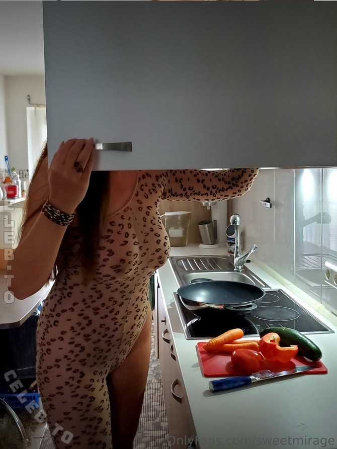 Sweetmirage nude photo 2
