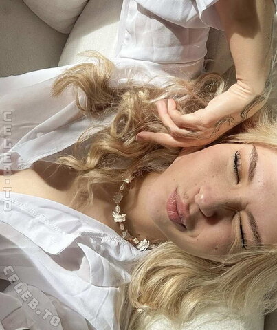 Sxrxhvrx nude photo 4
