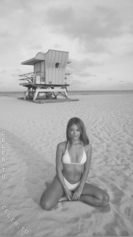 Sydney Ramolla nude photo 10