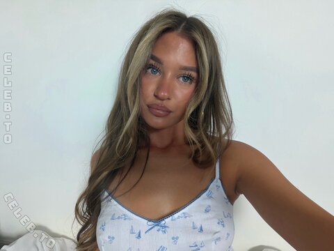 Sydney Ramolla nude photo 3