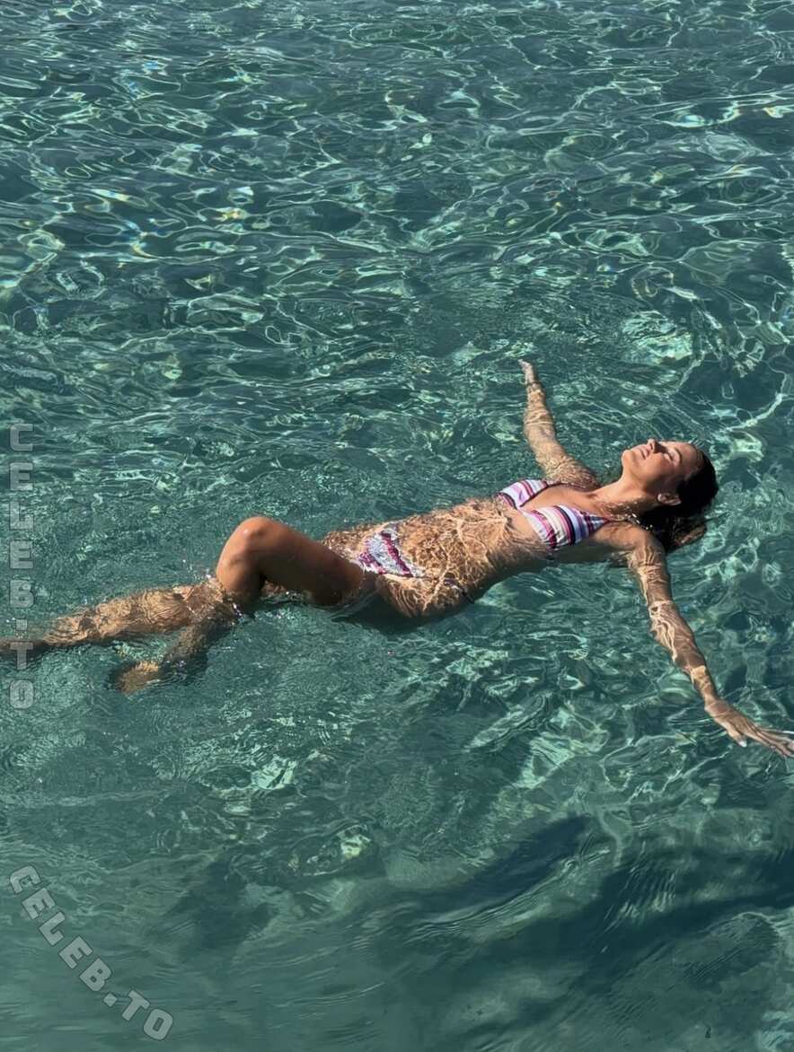 Sydney Ramolla nude photo 17