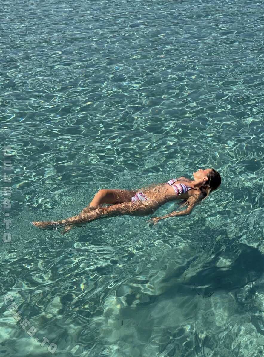 Sydney Ramolla nude photo 18
