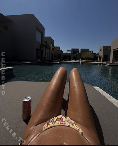 Sydney Ramolla – beautiful long legs