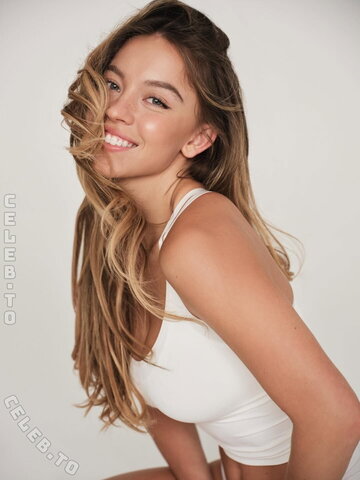 Sydney Sweeney nude photo 120