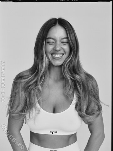 Sydney Sweeney nude photo 17