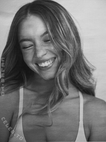 Sydney Sweeney nude photo 14