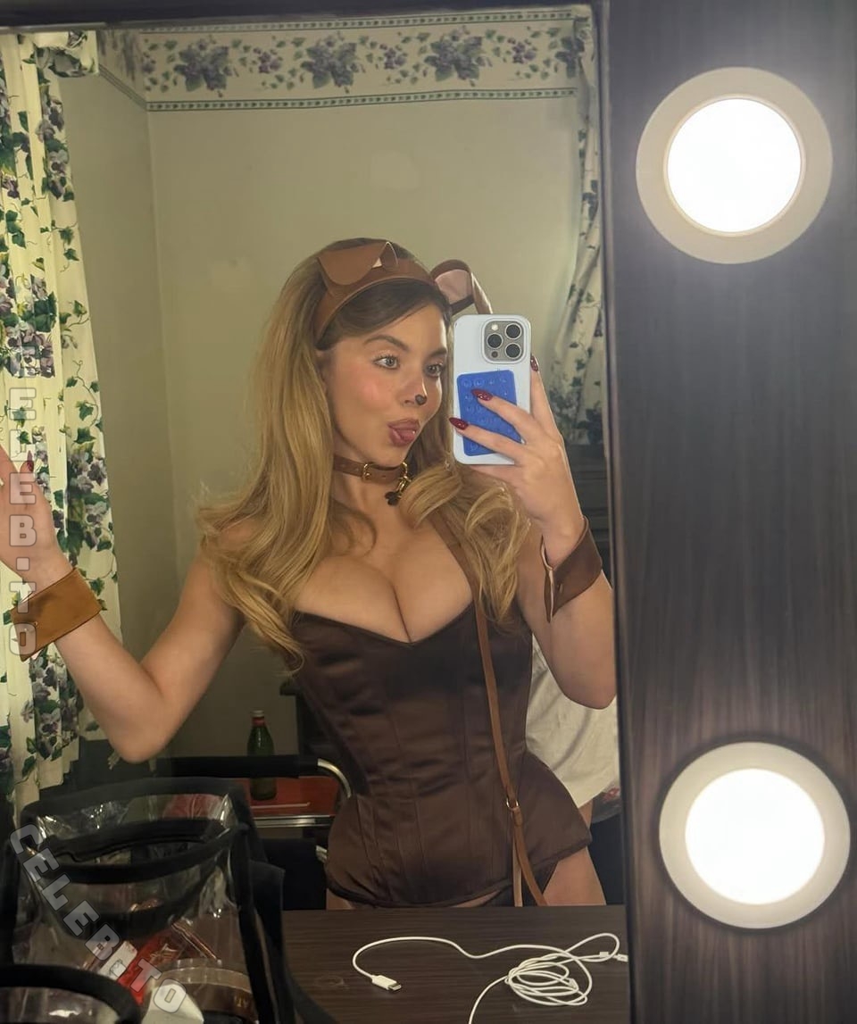Sydney Sweeney nude photo 3