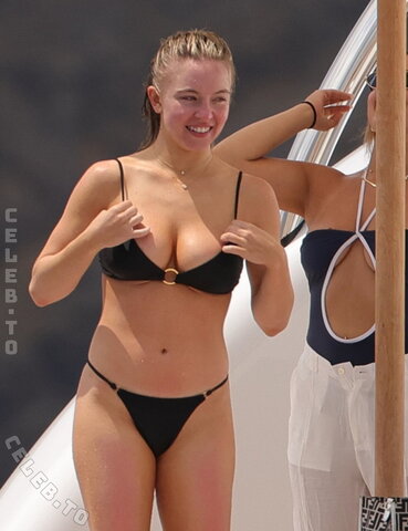 Sydney Sweeney – Vacation Aug