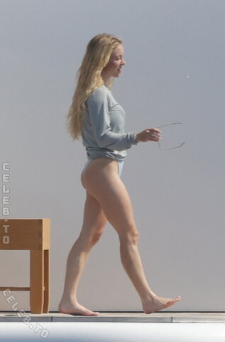 Sydney Sweeney nude photo 4