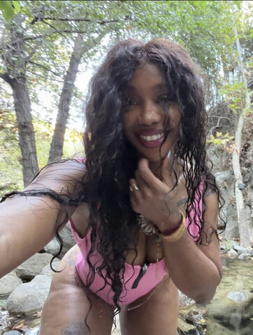 SZA nude photo 1