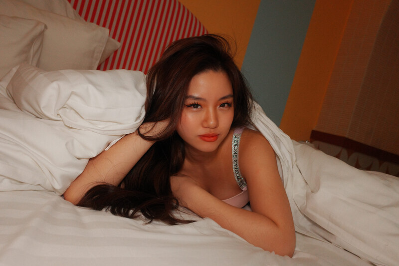 Sze Yin nude photo 1