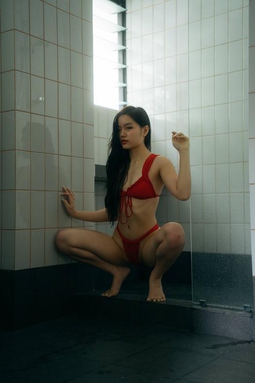 Sze Yin nude photo 2
