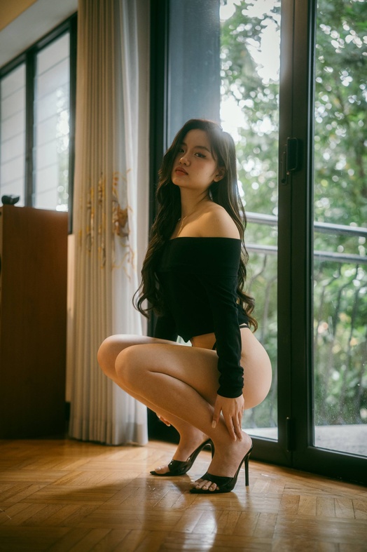 Sze Yin nude photo 4
