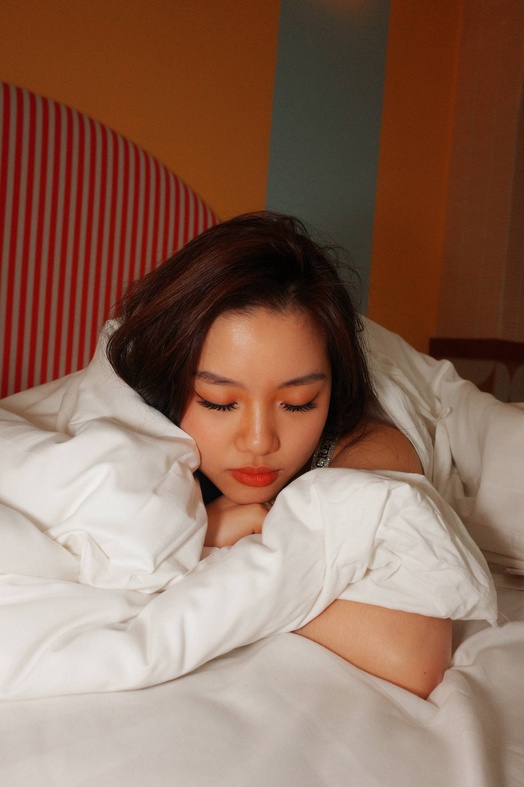 Sze Yin nude photo 7
