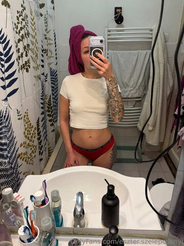 Szelepcsenyi Eszter nude photo 19