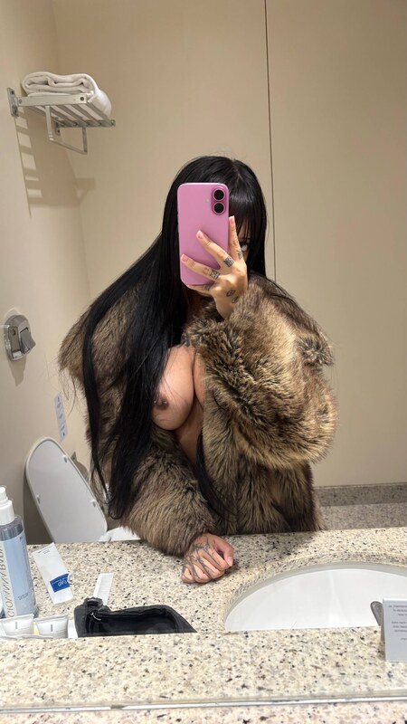 Tainá nude photo 10