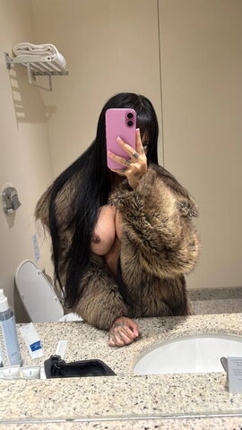 Tainá nude photo 8