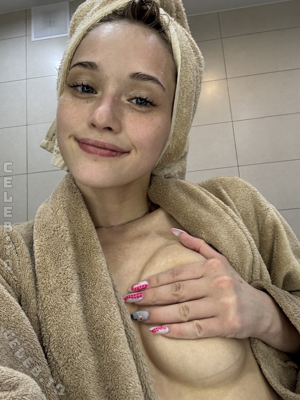 taitehambelton nude photo 11