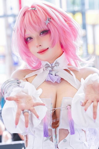 Takomayuyi nude photo 1