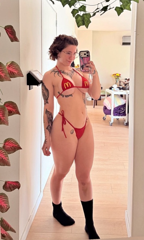 Tamara nude photo 1