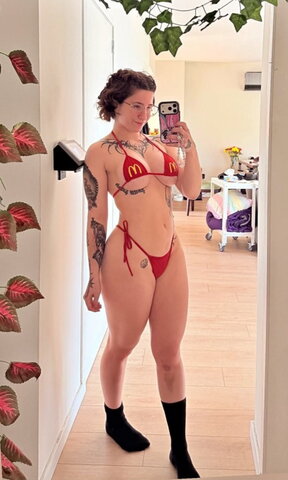 Tamara Hot (1 photo)