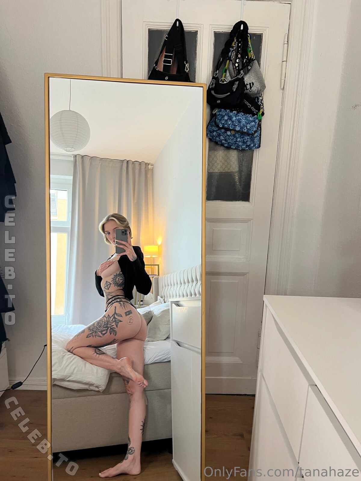 Tana nude photo 3