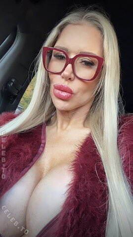 Tania Amazon nude photo 17