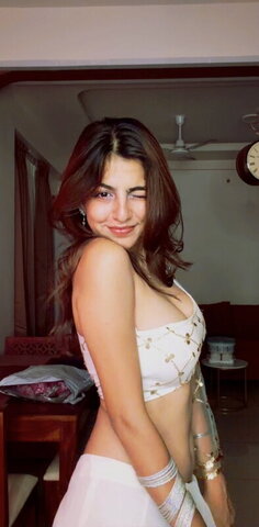 Taniya Oberoi nude photo 7