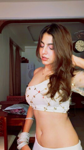Taniya Oberoi nude photo 3