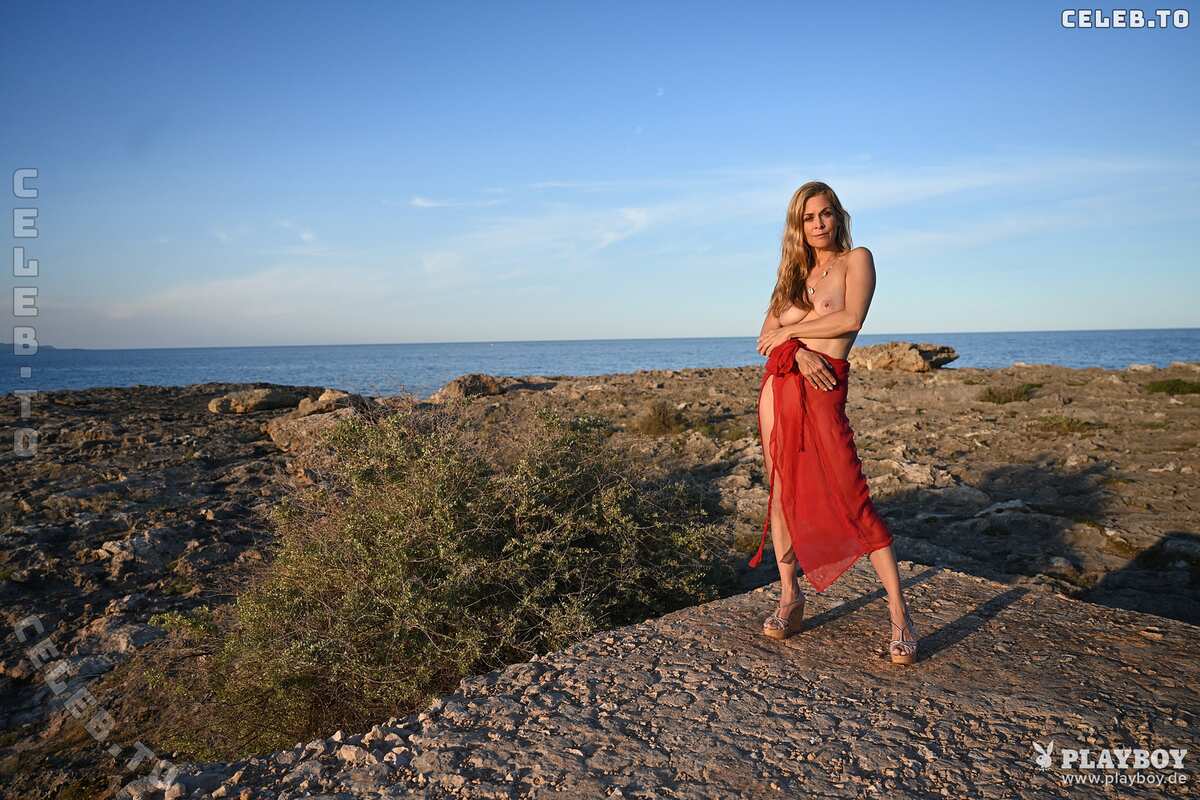 Tanja Lanäus nude photo 10