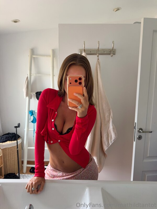 Tantot Twins nude photo 4