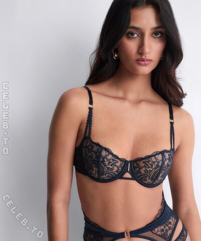 Tara Zoe Woltjes nude photo 9