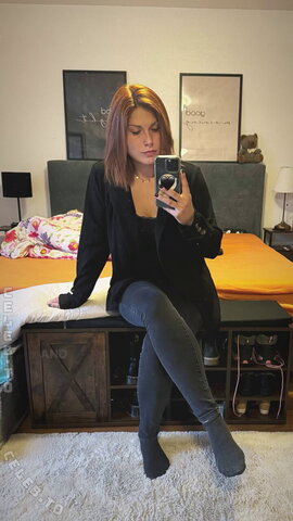 tara.pi nude photo 9