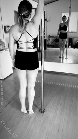 tara.pi nude photo 6