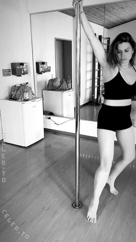 tara.pi nude photo 5