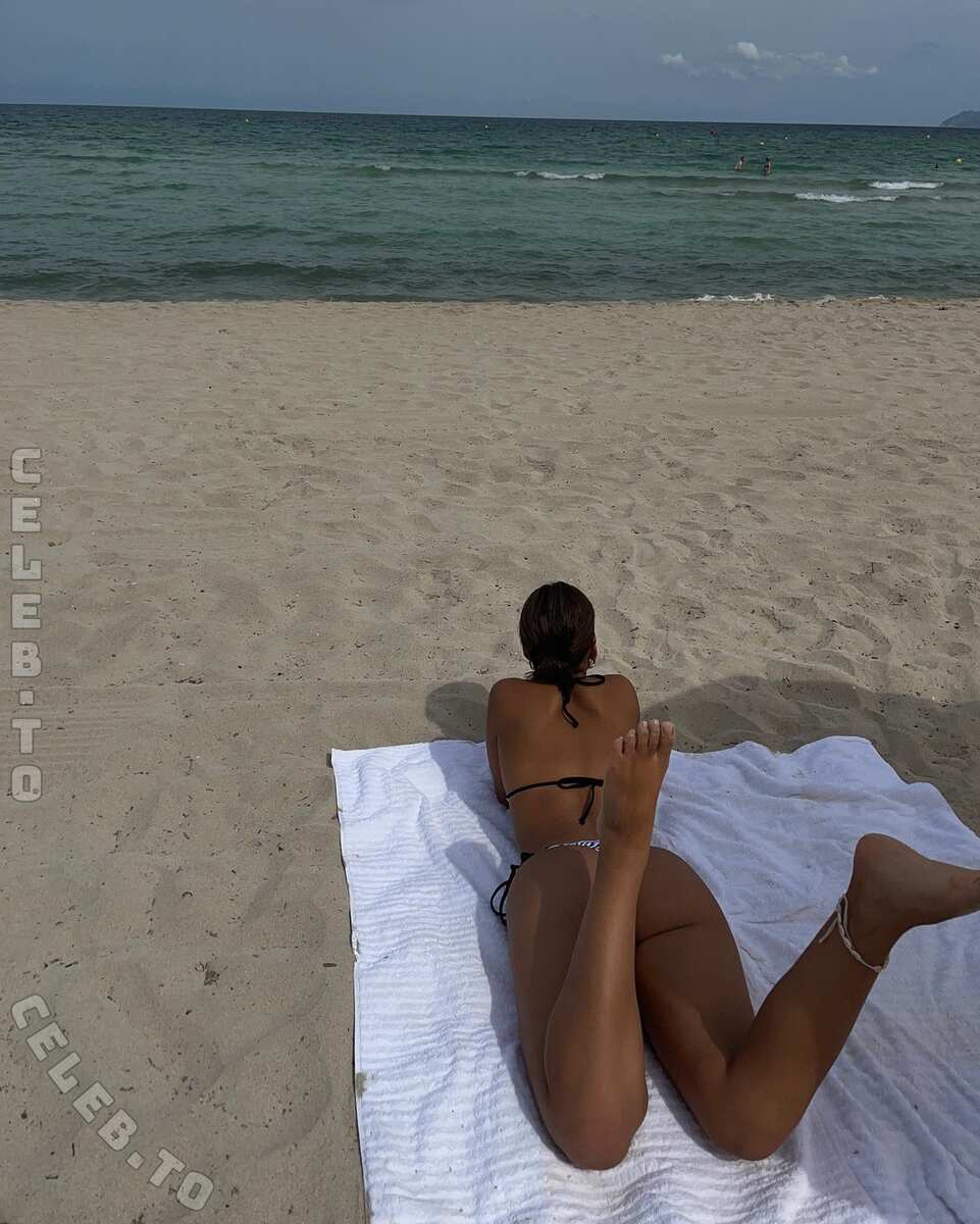tasasiatras nude photo 1