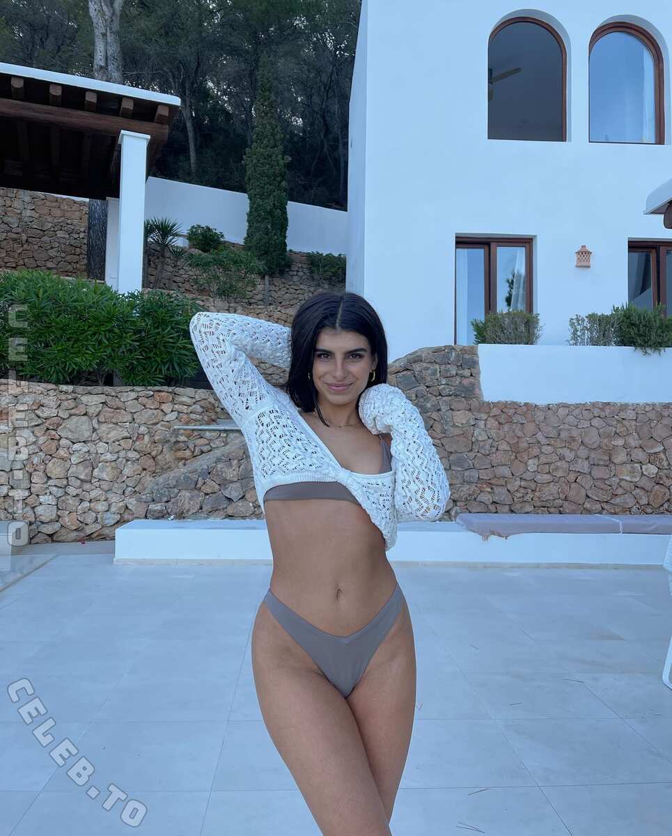 tasasiatras nude photo 6