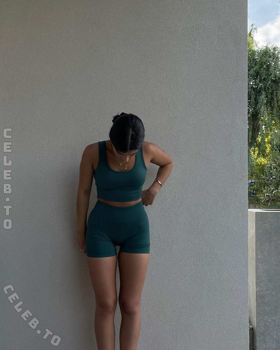 tasasiatras nude photo 7