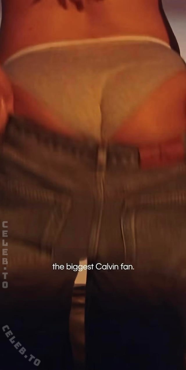 Tate McRae nude photo 3