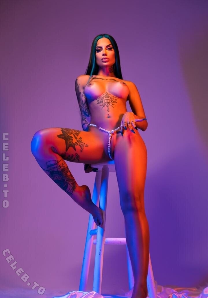 Tati Zaqui nude photo 7