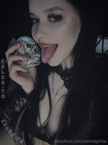 Tattedgirllia nude photo 28