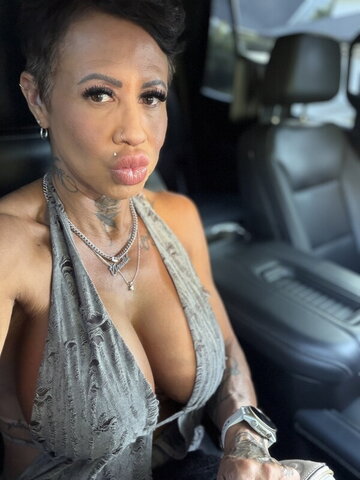 Tattooed Fit Celina nude photo 3