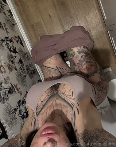 Tattooedselene nude photo 29