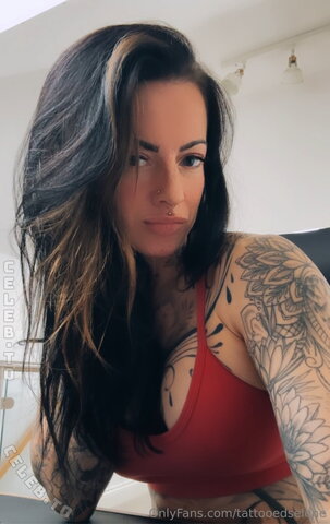 Tattooedselene nude photo 13