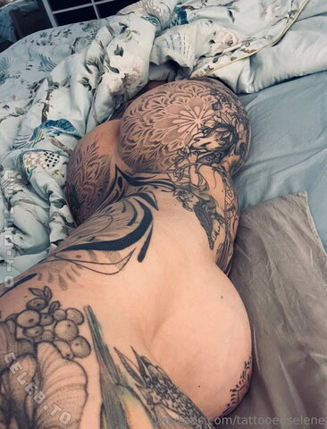 Tattooedselene nude photo 11