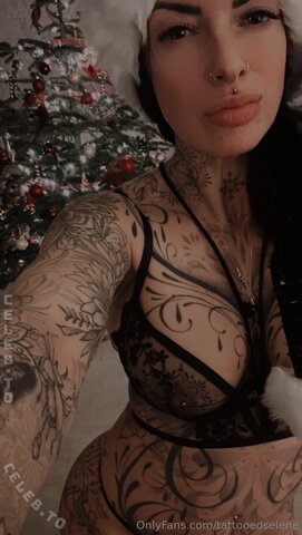 Tattooedselene nude photo 9