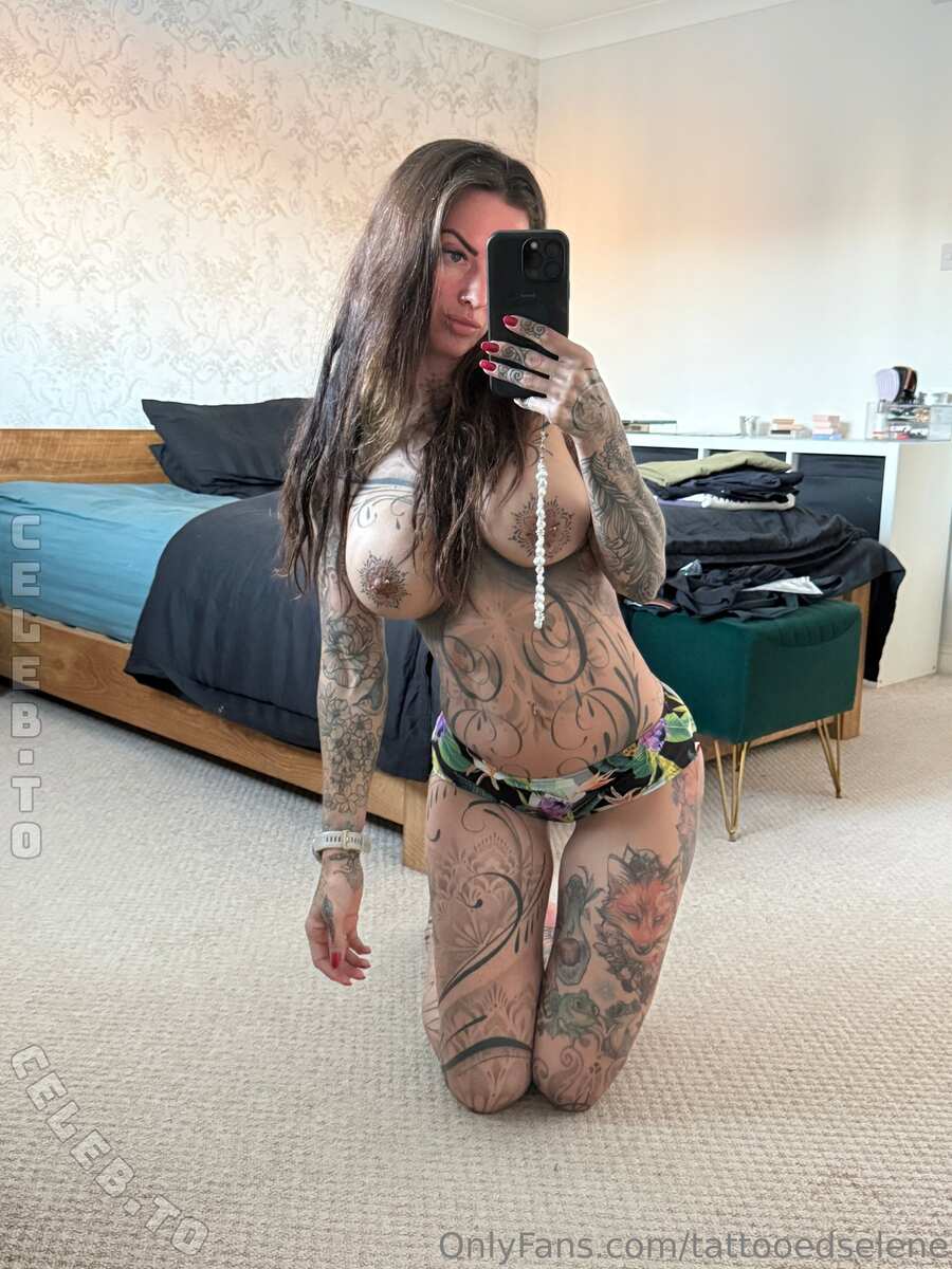 Tattooedselene nude photo 17