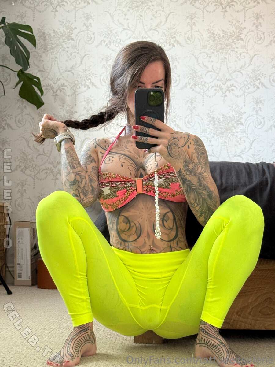 Tattooedselene nude photo 20