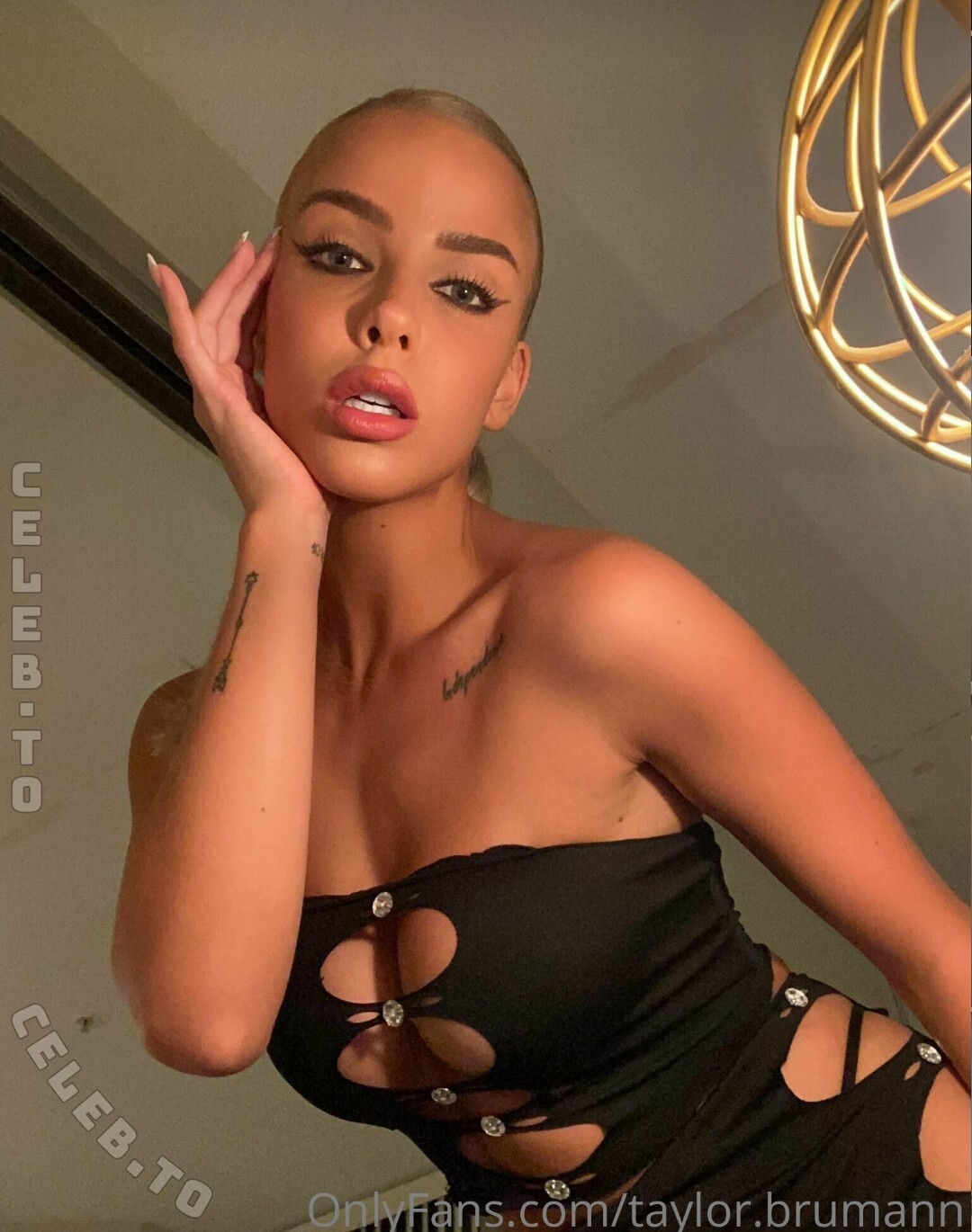 Taylor Brumann nude photo 18
