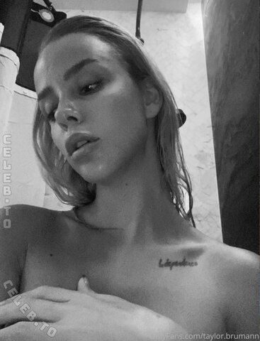 Taylor Brumann nude photo 10